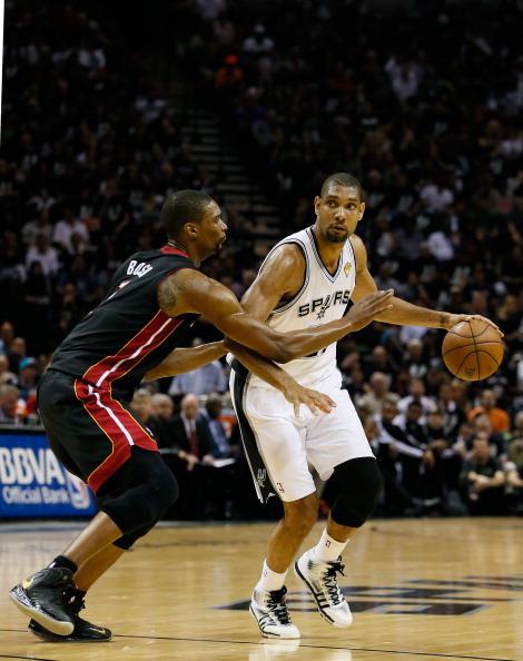 官方：邦马蒂在训练中遭遇腓骨骨折，将至少休战两个月（官方确认：邦马蒂训练时腓骨骨折，至少伤停两个月）