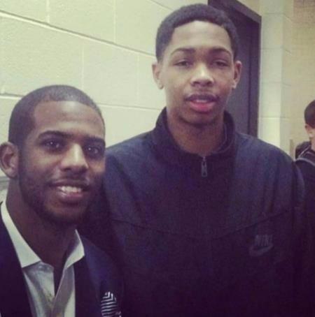 解说员：当年内维尔和我一起解说，托雷斯进球时他发出了怪声（解说员回忆：与内维尔同台时，托雷斯破门他突然发出怪叫）