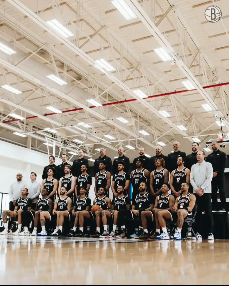 新卡牌大师？皇马本场主裁金特罗本赛季9场西甲出示8红42黄（皇马本场主裁金特罗本季执法西甲9场已掏8红42黄，判罚尺度成焦点）