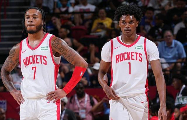 门将精彩救险，引领球队渡过危机（门将神扑救主，带队化险为夷）