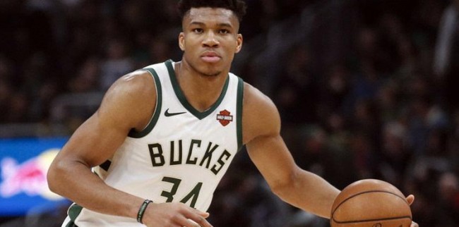 球星单节连续命中三记三分（球星单节三分三连中）