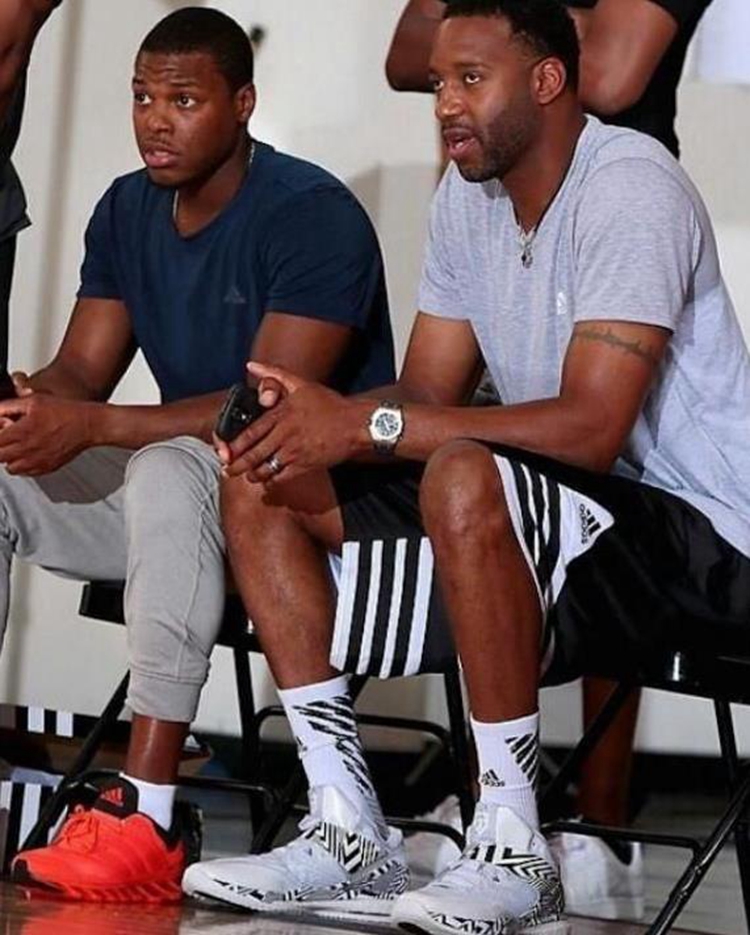 利物浦萨拉赫末段进球险胜热刺（萨拉赫终场前制胜球，利物浦险胜热刺）