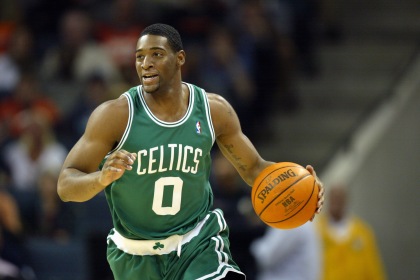 凯恩：点球前我确实碰到了对手的脸；拜仁之前杯赛成绩不理想（凯恩承认点球前触碰对手脸部；直言拜仁此前杯赛表现欠佳）