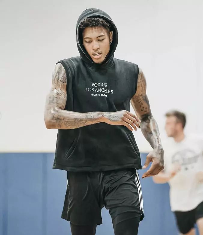 冲突细节曝光！太阳主帅称霍姆格伦先撞阿伦引发报复（冲突内情披露：太阳主帅称霍姆格伦先撞阿伦，引发后续报复）