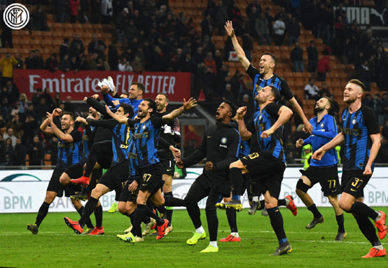 早报：悲欢并不相通（早间速递：悲喜各自为营）