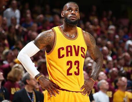 尴尬了！黄蜂关键时刻dnp鲍尔后打出26-8并赢下比赛（黄蜂关键时刻雪藏鲍尔，轰出26-8高潮并赢下比赛）